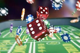 22bets မိုဘိုင်းအက်ပ် မြန်မာ smartphone ဖြင့် ကစားနေသောမြင်ကွင်း